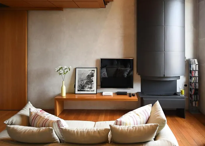 Modern Design In Historic Apartamento